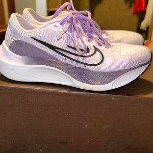 Women’s Nike zoom fly 5 size 7.5